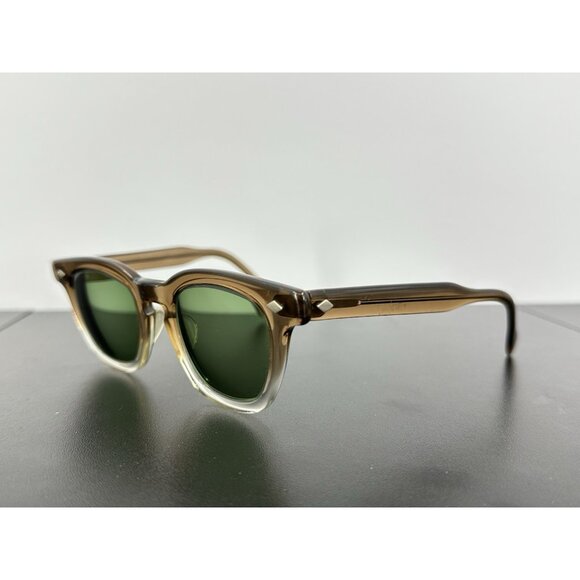 American Eyeglasses 1950’s (4-1/4-5-1/2 USA) BROWN GRADIENT 44-20-135( C3-20)